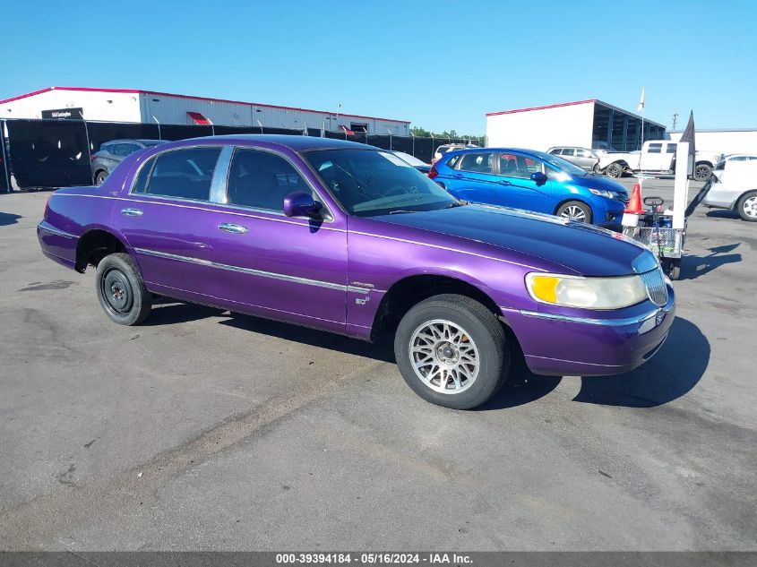 2000 Lincoln Town Car Signature VIN: 1LNHM82W0YY809059 Lot: 39394184