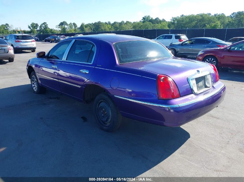 2000 Lincoln Town Car Signature VIN: 1LNHM82W0YY809059 Lot: 39394184