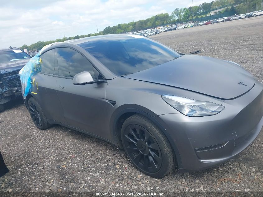 2022 Tesla Model Y Long Range Dual Motor All-Wheel Drive VIN: 7SAYGAEE7NF545469 Lot: 39394348