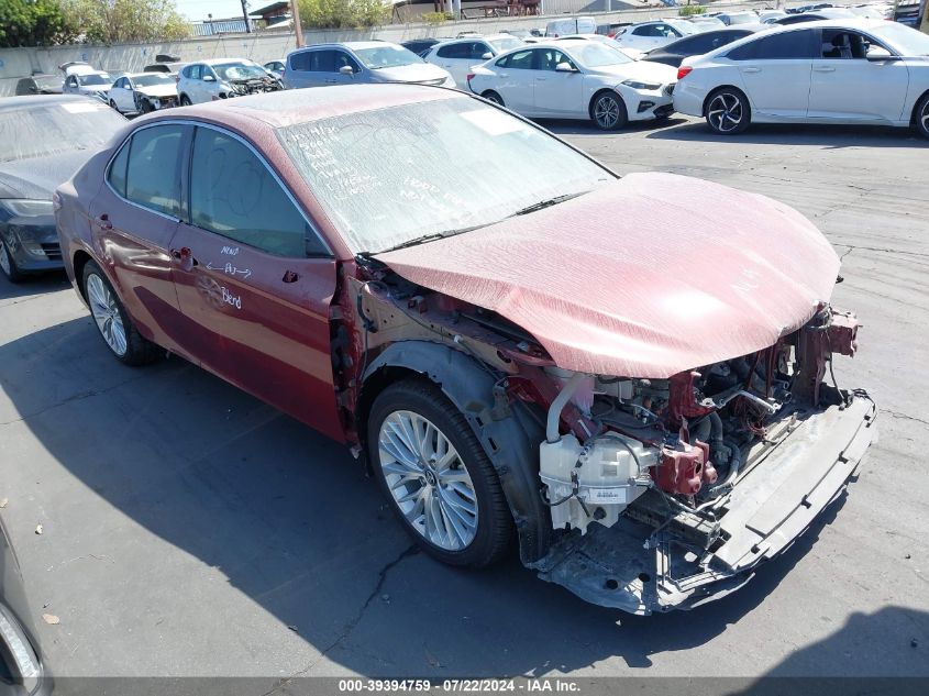 4T1B21HK8JU506261 2018 TOYOTA CAMRY - Image 1