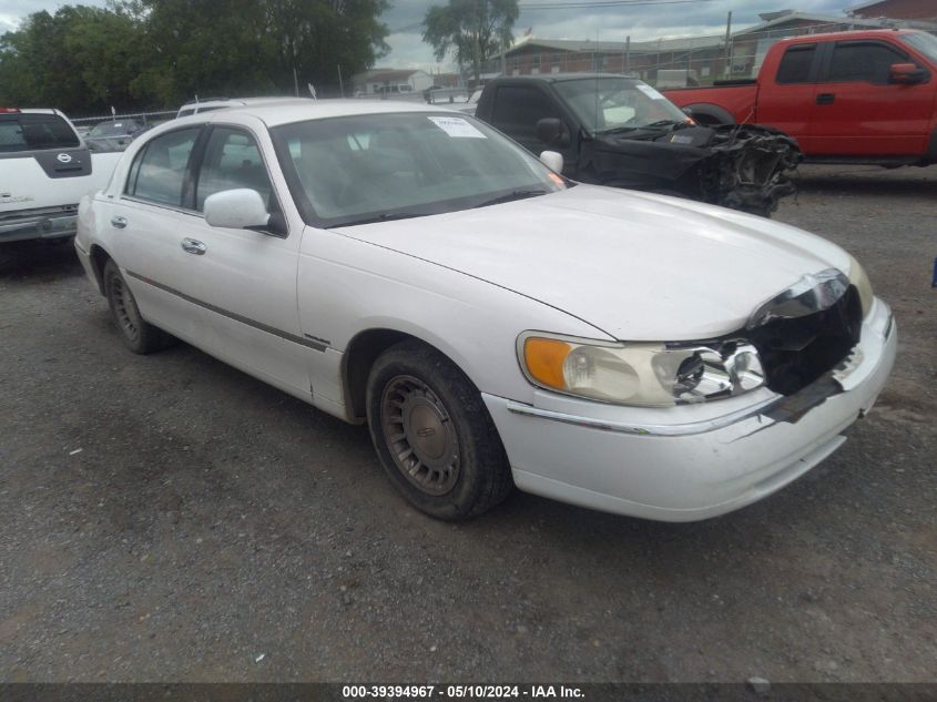 2001 Lincoln Town Car Executive VIN: 1LNHM81W41Y728301 Lot: 39394967