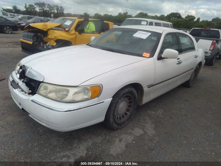 2001 Lincoln Town Car Executive VIN: 1LNHM81W41Y728301 Lot: 39394967