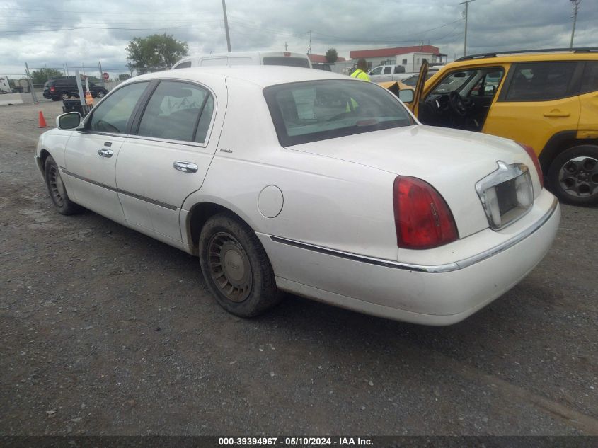 2001 Lincoln Town Car Executive VIN: 1LNHM81W41Y728301 Lot: 39394967