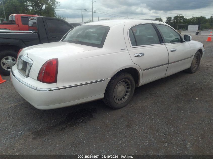 2001 Lincoln Town Car Executive VIN: 1LNHM81W41Y728301 Lot: 39394967