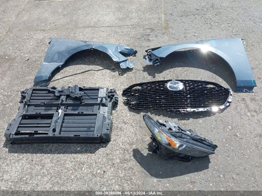 2024 Mazda Mazda3 2.5 S Carbon Edition VIN: 3MZBPBCM5RM417183 Lot: 39395096