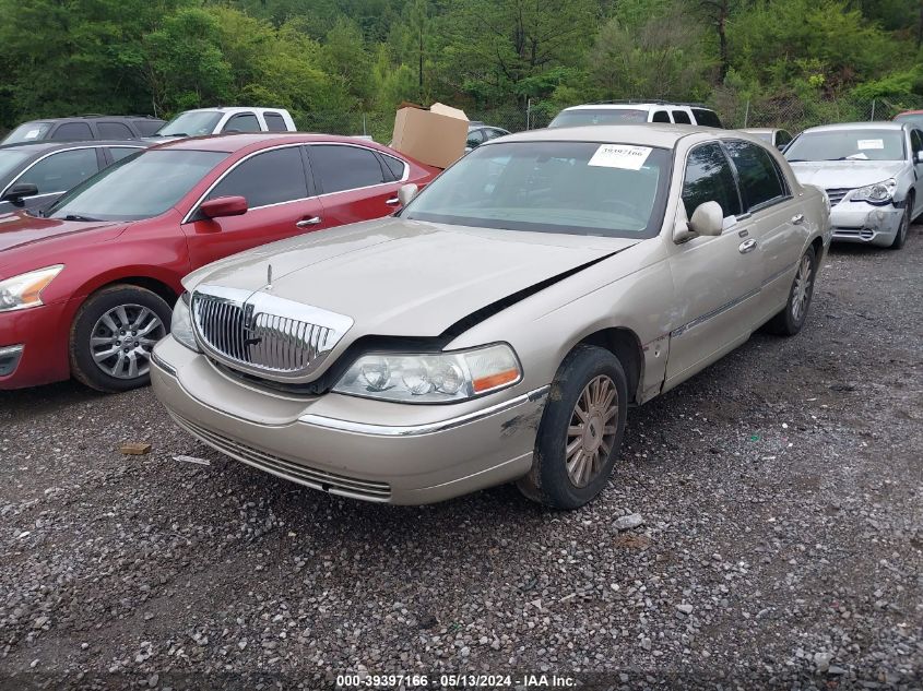 1LNHM81W94Y604867 2004 Lincoln Town Car Signature