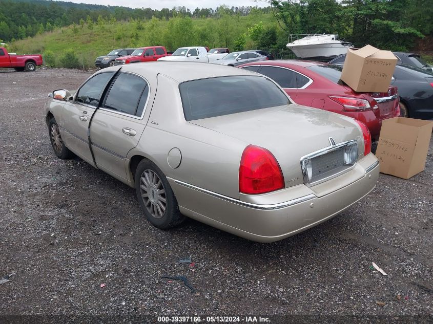 2004 Lincoln Town Car Signature VIN: 1LNHM81W94Y604867 Lot: 39397166