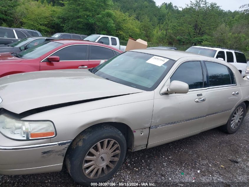 2004 Lincoln Town Car Signature VIN: 1LNHM81W94Y604867 Lot: 39397166