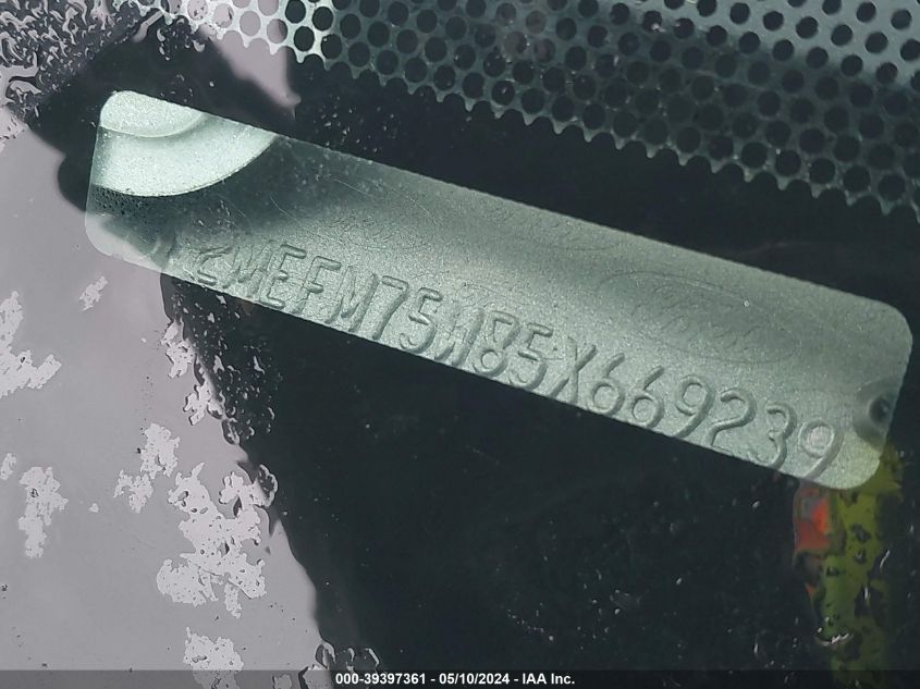 2005 Mercury Grand Marquis Ls/Lse VIN: 2MEFM75W85X669239 Lot: 39397361