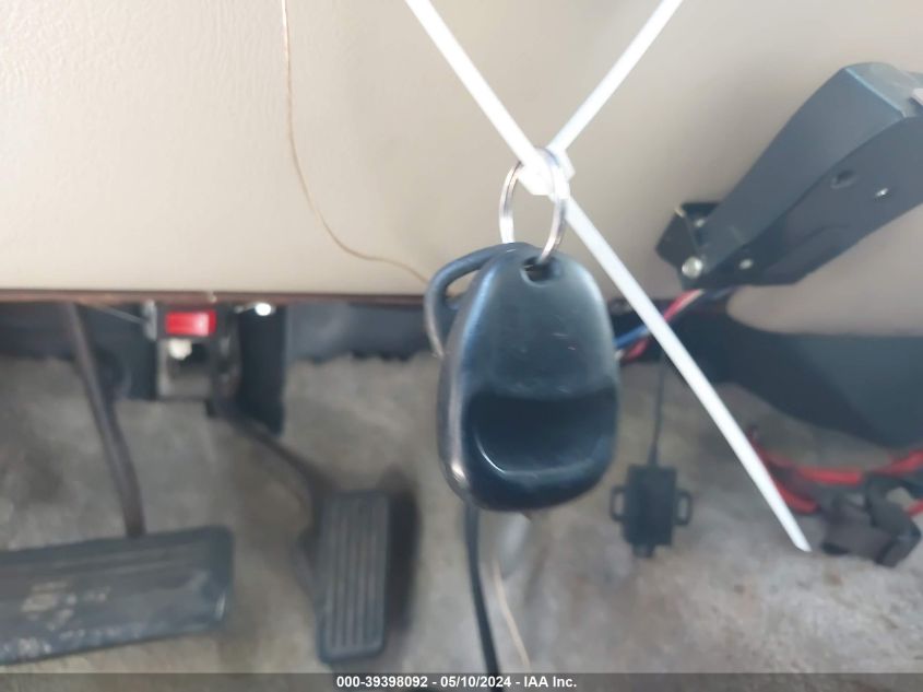 2000 Chevrolet Suburban 1500 Ls VIN: 3GNEC16T9YG186639 Lot: 39398092