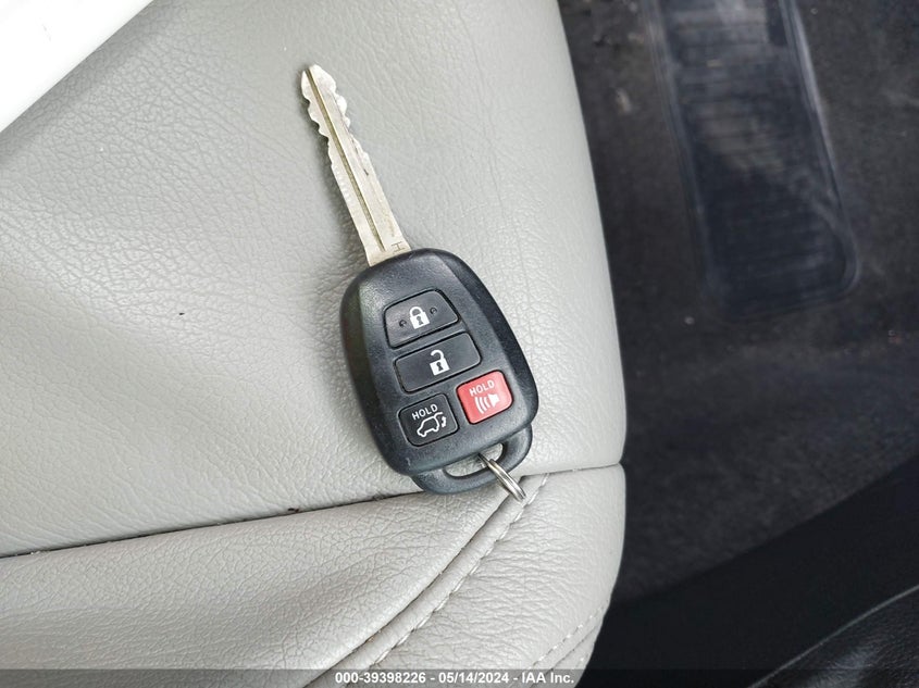 2016 TOYOTA RAV4 XLE - 2T3WFREV7GW263416