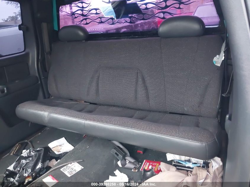 2000 Chevrolet Silverado C1500 VIN: 1GCEC19WXYZ194375 Lot: 39398258