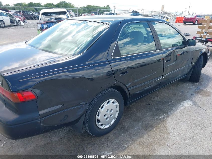 1999 Toyota Camry Le VIN: 4T1BG22K2XU464744 Lot: 39398526