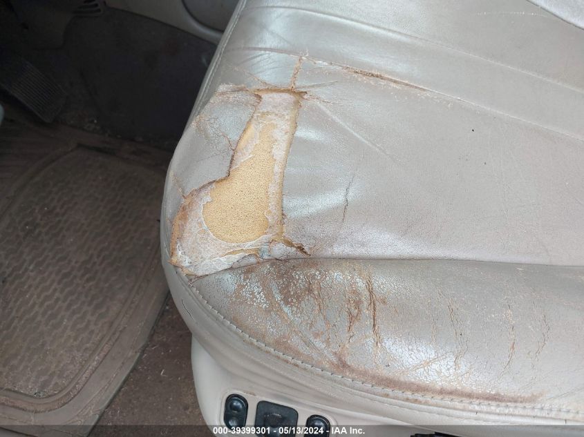 2000 Ford Expedition Eddie Bauer VIN: 1FMPU18L3YLA10647 Lot: 39399301