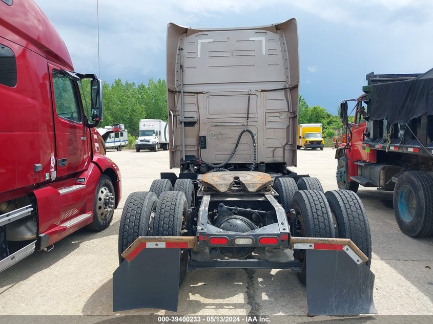 2015 Volvo Vn Vnl VIN: 4V4NC9EH0FN181472 Lot: 39400233