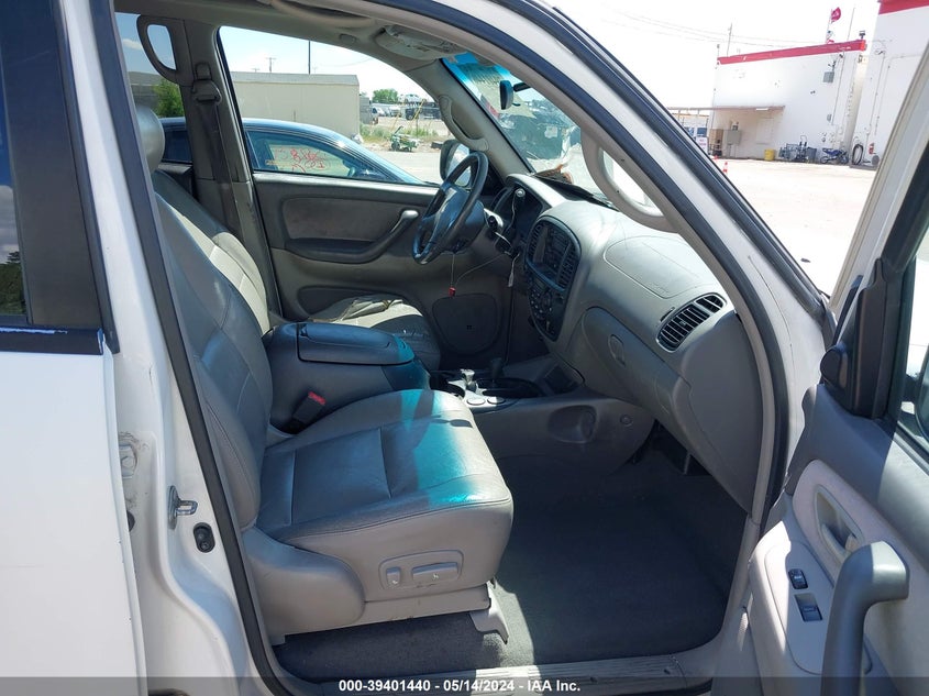 2001 Toyota Sequoia Sr5 V8 VIN: 5TDBT44A71S050435 Lot: 39401440