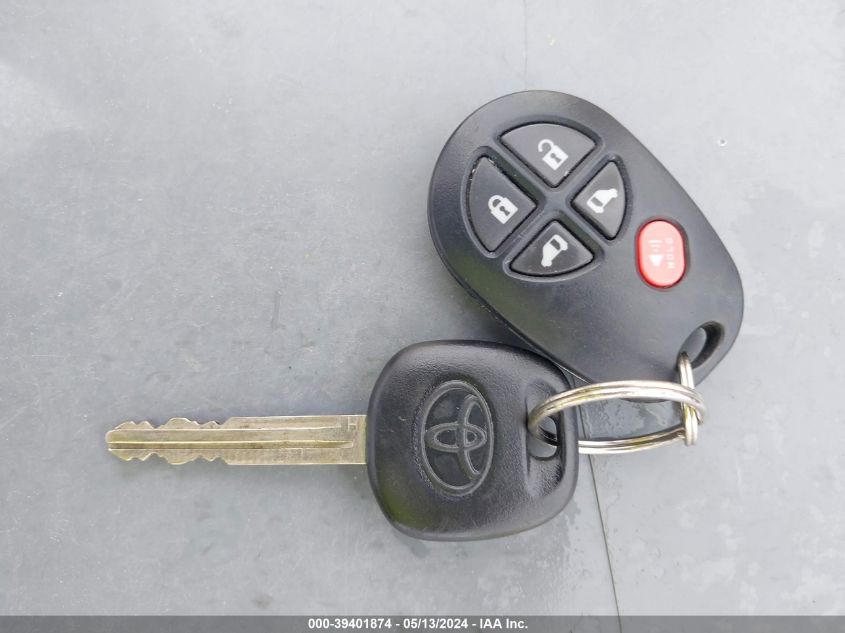 2017 Toyota Sienna Le 8 Passenger VIN: 5TDKZ3DC9HS780917 Lot: 39401874