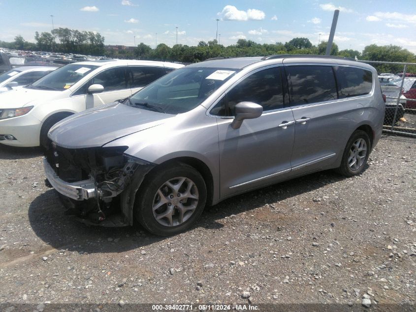 2017 Chrysler Pacifica Touring-L VIN: 2C4RC1BG8HR735101 Lot: 39402771