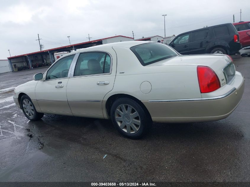 2004 Lincoln Town Car Ultimate VIN: 1LNHM83W94Y639549 Lot: 39403658