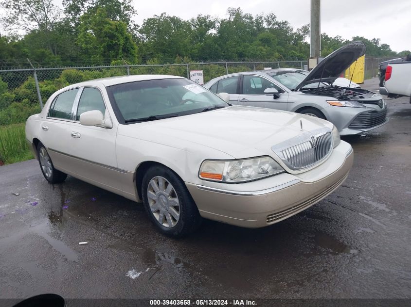 2004 Lincoln Town Car Ultimate VIN: 1LNHM83W94Y639549 Lot: 39403658