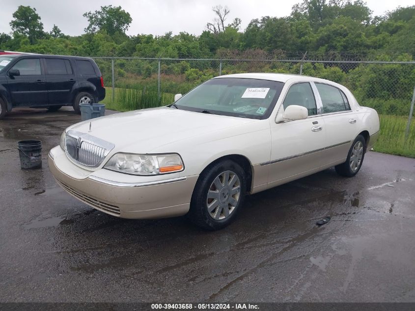 2004 Lincoln Town Car Ultimate VIN: 1LNHM83W94Y639549 Lot: 39403658