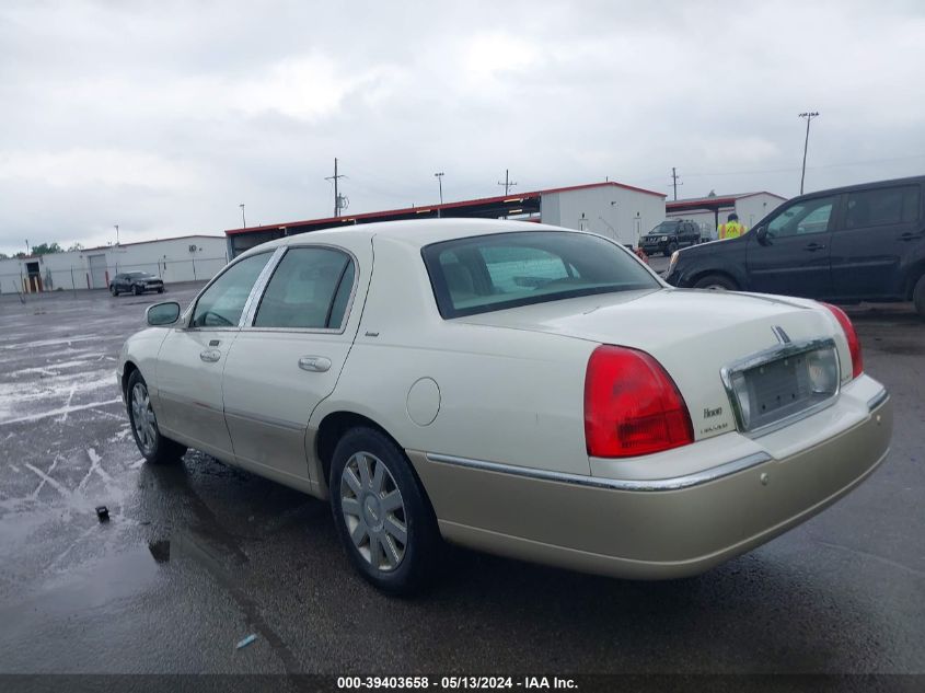 2004 Lincoln Town Car Ultimate VIN: 1LNHM83W94Y639549 Lot: 39403658