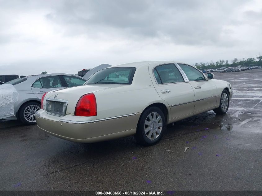 2004 Lincoln Town Car Ultimate VIN: 1LNHM83W94Y639549 Lot: 39403658