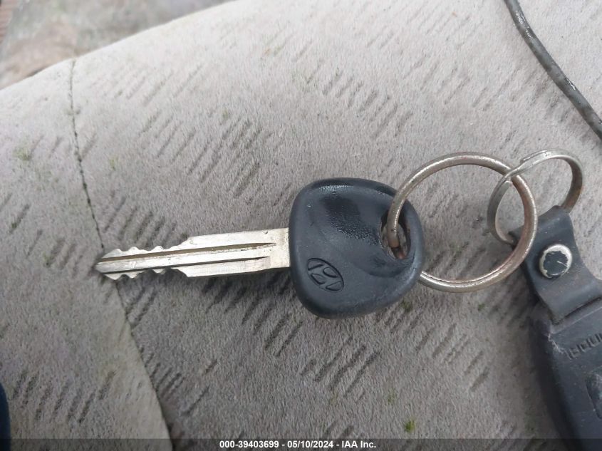 2004 Hyundai Elantra Gls/Gt VIN: KMHDN46D24U708961 Lot: 39403699