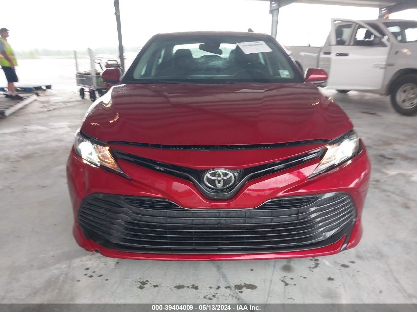 2018 Toyota Camry Le VIN: 4T1B11HK8JU553826 Lot: 39404009