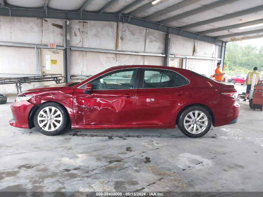 2018 Toyota Camry Le VIN: 4T1B11HK8JU553826 Lot: 39404009