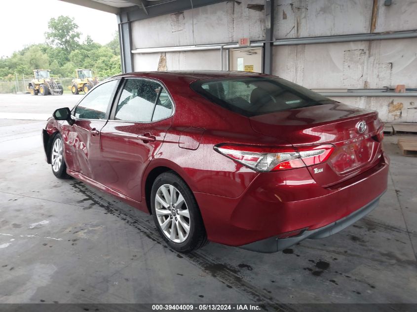 2018 Toyota Camry Le VIN: 4T1B11HK8JU553826 Lot: 39404009