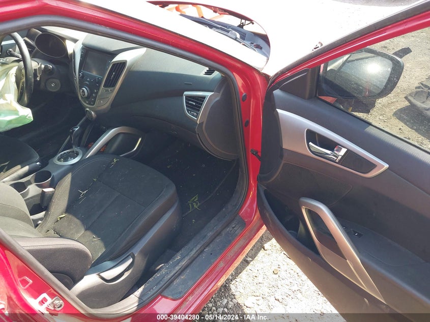 2017 Hyundai Veloster VIN: KMHTC6AD8HU304945 Lot: 39404280