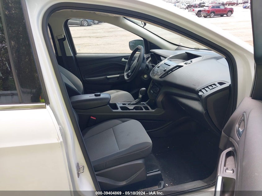VIN 1FMCU9GD6HUA70066 2017 FORD ESCAPE SE