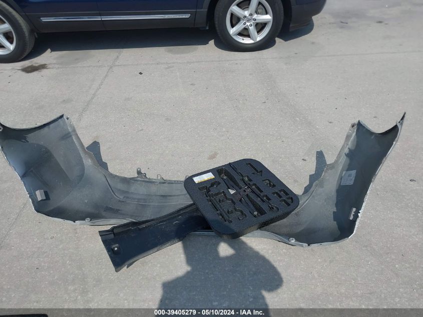 2017 Toyota Corolla Le VIN: 5YFBURHE0HP711488 Lot: 39405279