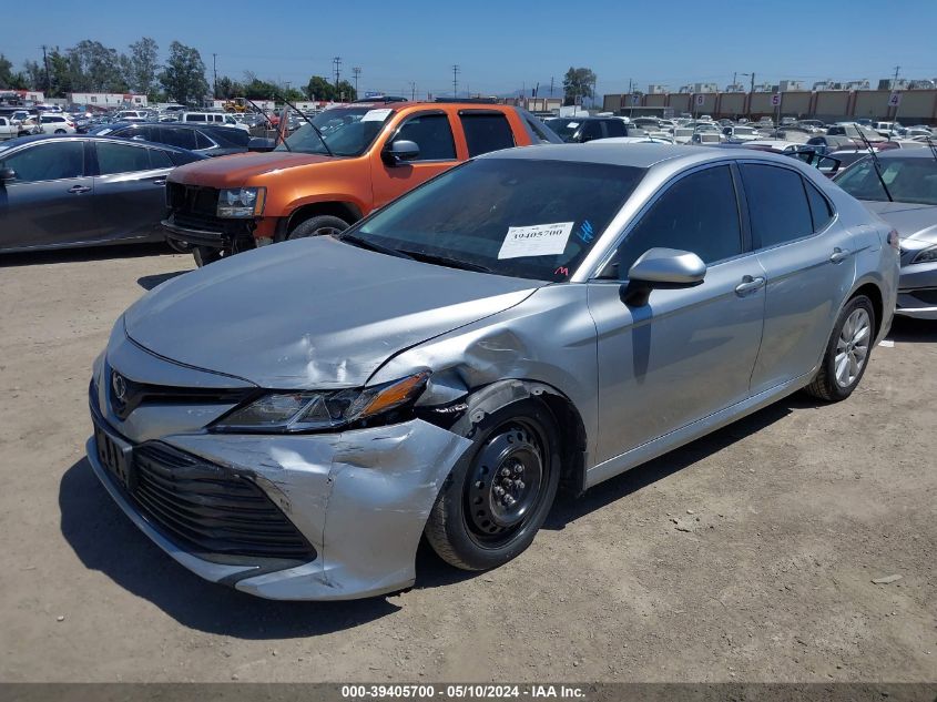 2018 Toyota Camry Le VIN: 4T1B11HK0JU620449 Lot: 39405700