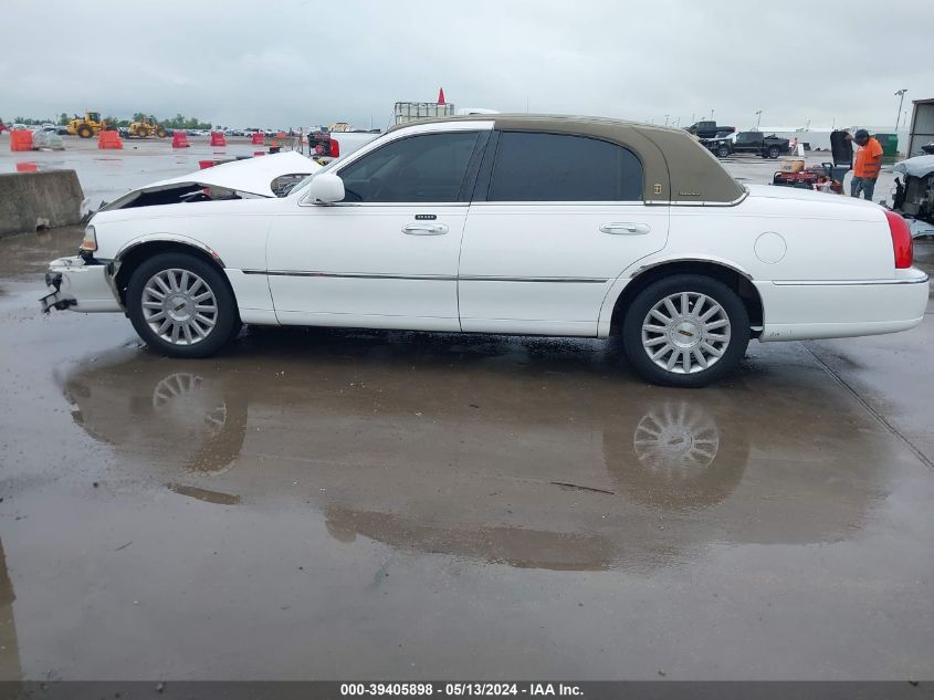 2003 Lincoln Town Car Signature VIN: 1LNHM82W13Y629310 Lot: 39405898