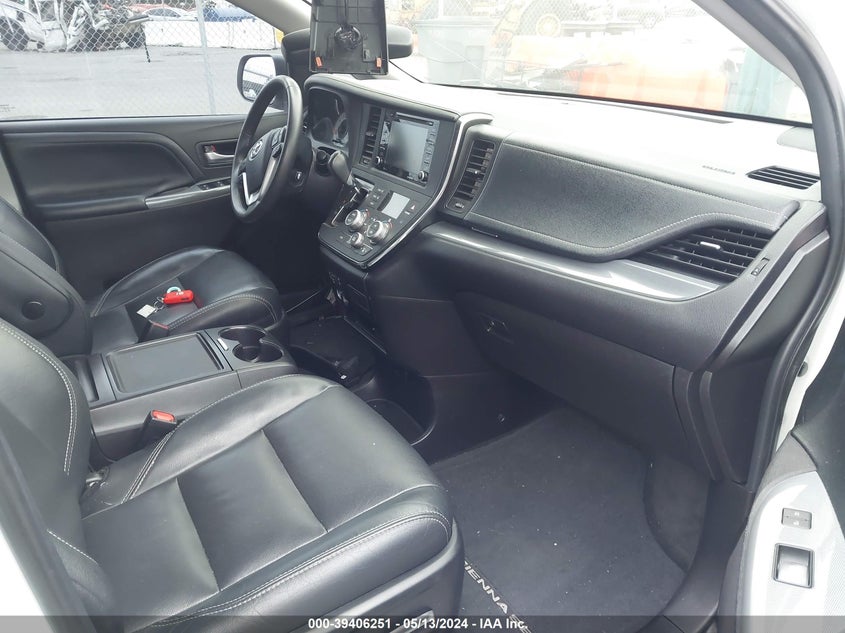VIN 5TDXZ3DC1JS933303 2018 TOYOTA SIENNA SE/SE PREMIUM