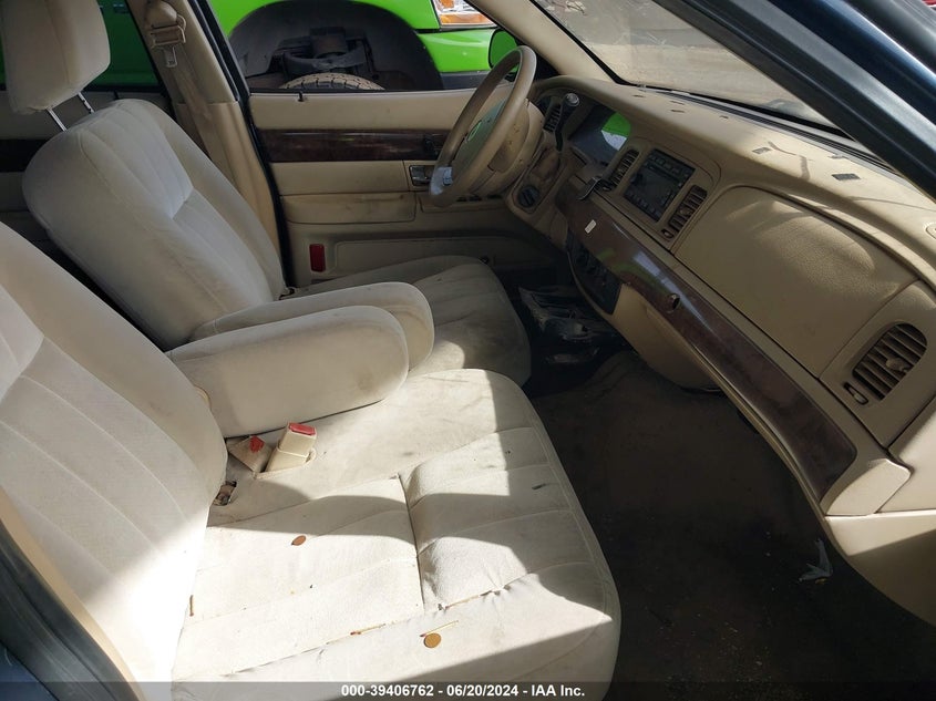 2008 Mercury Grand Marquis Gs VIN: 2MEFM74V18X628951 Lot: 39406762