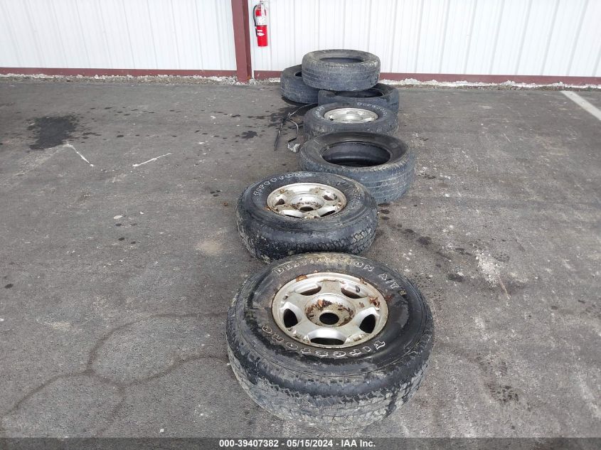 2019 GMC Yukon Xl Denali VIN: 1GKS2HKJ9KR256017 Lot: 39407382