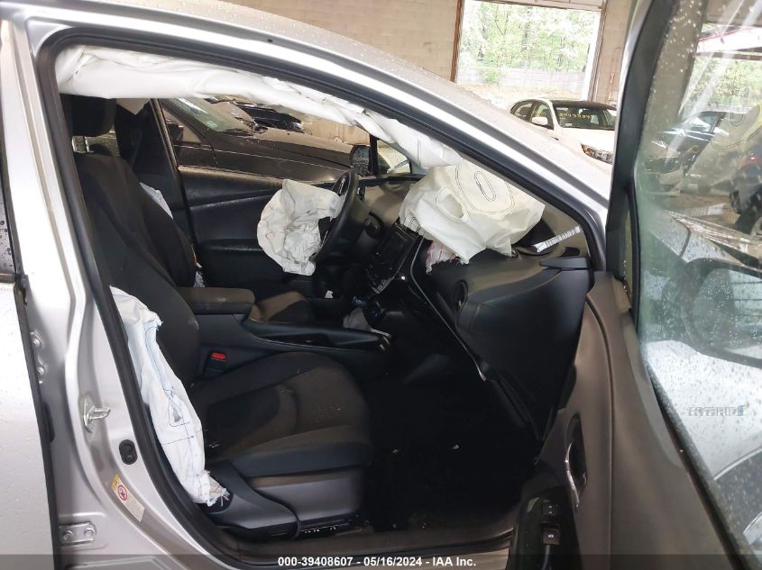 JTDKBRFUXJ3077573 2018 Toyota Prius Two