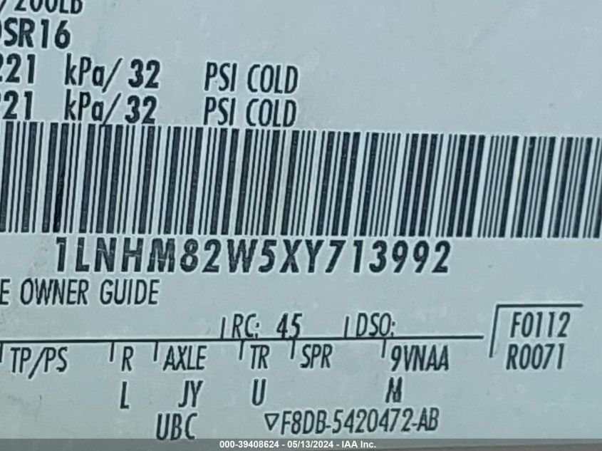 1999 Lincoln Town Car Signature VIN: 1LNHM82W5XY713992 Lot: 39408624