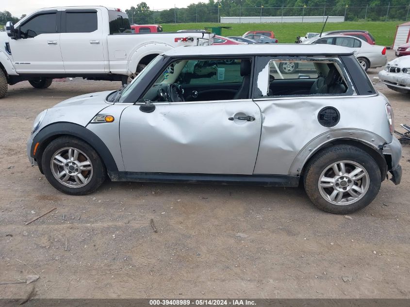 2011 Mini Cooper VIN: WMWSU3C56BTX96712 Lot: 39408989