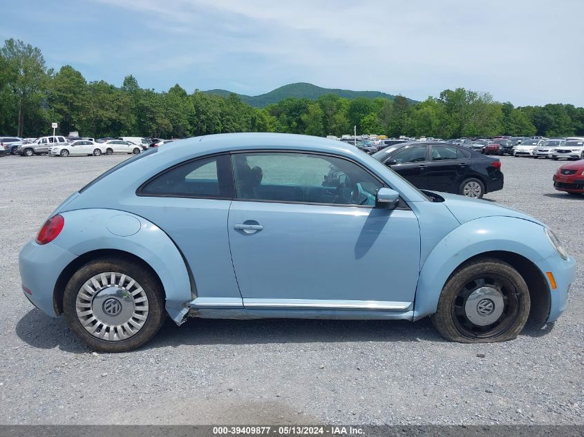 2013 Volkswagen Beetle 2.5L VIN: 3VWJX7AT5DM657197 Lot: 39409877