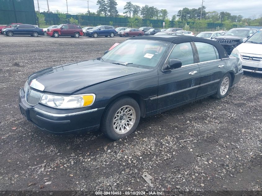 1998 Lincoln Town Car Signature VIN: 1LNFM82W1WY693150 Lot: 39410453