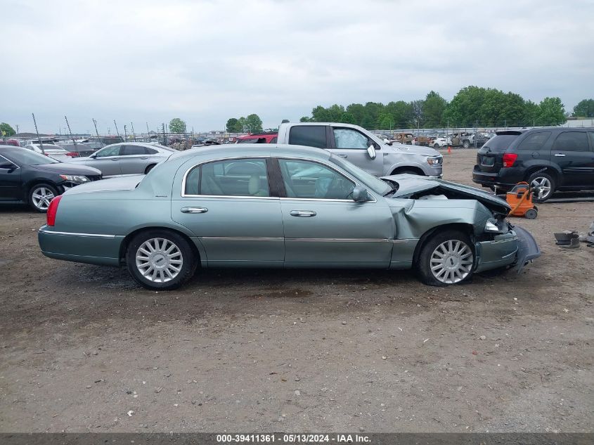 2005 Lincoln Town Car Signature VIN: 1LNHM81WX5Y662147 Lot: 39411361