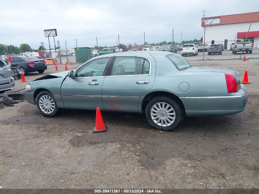 2005 Lincoln Town Car Signature VIN: 1LNHM81WX5Y662147 Lot: 39411361