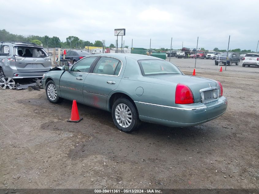 2005 Lincoln Town Car Signature VIN: 1LNHM81WX5Y662147 Lot: 39411361