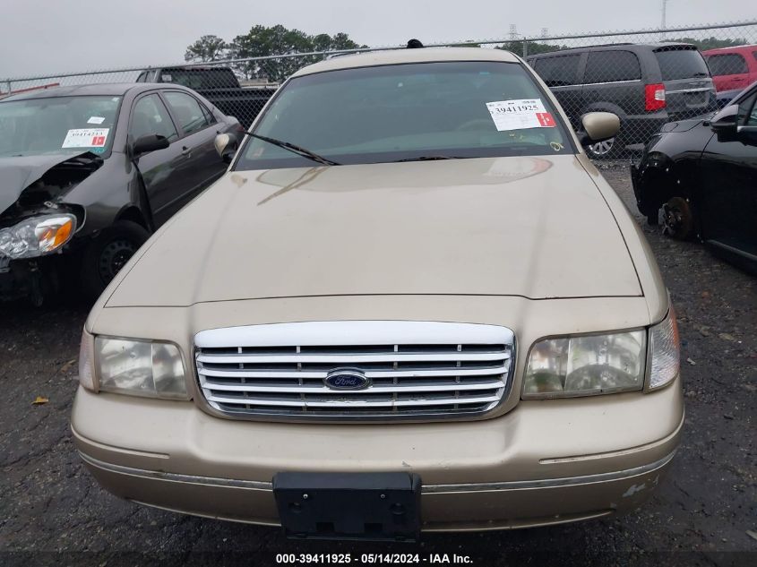 2000 Ford Crown Victoria Police Interceptor VIN: 2FAFP71W4YX181365 Lot: 39411925