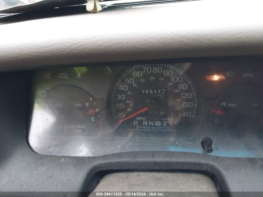 2000 Ford Crown Victoria Police Interceptor VIN: 2FAFP71W4YX181365 Lot: 39411925