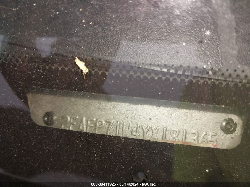 2000 Ford Crown Victoria Police Interceptor VIN: 2FAFP71W4YX181365 Lot: 39411925